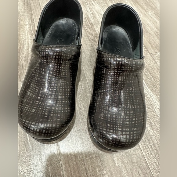 Dansko Professional Clog- Patent Leather, Women’s 8.5 - Picture 7 of 15